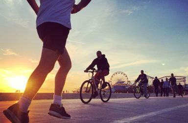 أيهما أفضل ركوب الدراجة أم المشي؟ المشي أم ركوب الدراجة، أيهما يشكل التمرين الأفضل؟ الفوائد الصحية الإيجابية لكل من المشي وركوب الدراجة