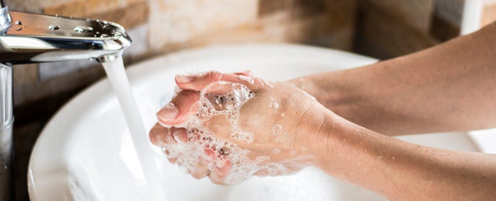 هل نحن بحاجة حقًا لغسل اليدين بعد كل دخول للحمام؟