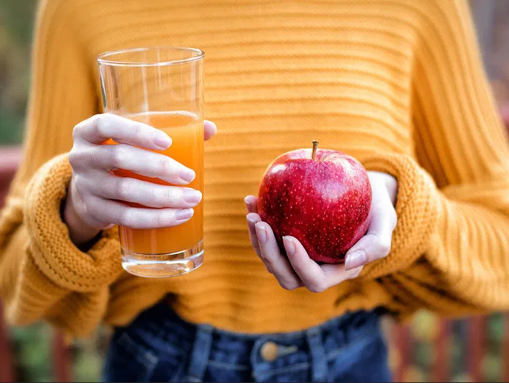 هل التفاح صديق حمية تخفيف الوزن أم زيادة الوزن - الفوائد الصحية التي قدمها التفاح - أهمية التفاح من أجل فقدان الوزن - فوائد التفاح