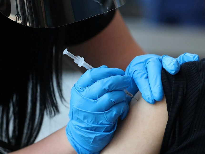 ما سبب ارتفاع عدد الإصابات بفيروس كورونا بين الحاصلين على اللقاح؟