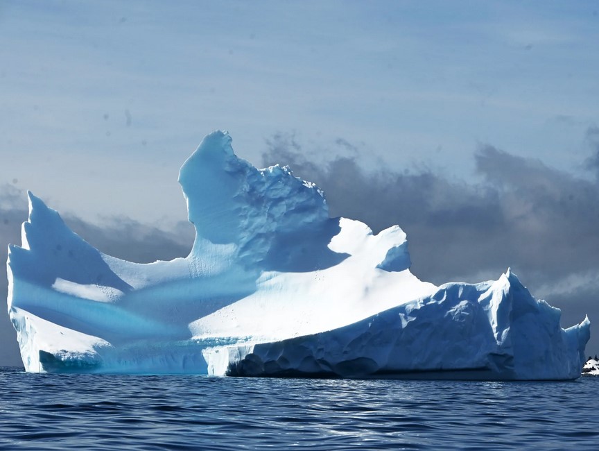 في حال ذوبان القمم الجليدية في القطبين.. كم سيرتفع منسوب مياه المحيطات؟