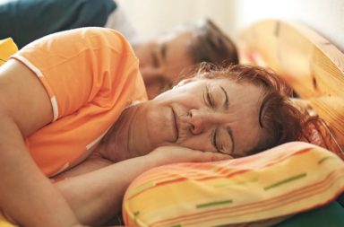 احذر النوم لساعات طويلة كي لا تتدهور قدراتك المعرفية - ورقة بحثية توضح أن النوم ساعات طويلة يرتبط بالتدهور المعرفي مثله مثل قلة النوم