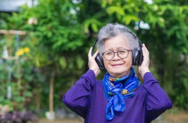 لماذا يتجه الباحثون إلى الموسيقى لعلاج السكتة الدماغية ومرض باركنسون أيضًا؟ الموسيقى لها تأثير قوي -لا يُصدّق- في دماغ الإنسان - العلاج بالموسيقى