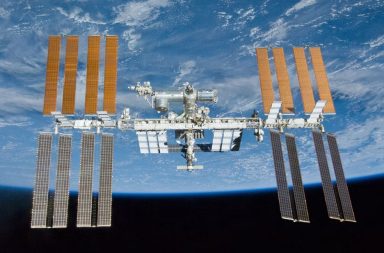 مخلفات فضائية كانت على وشك الاصطدام بالمحطة الفضائية الدولية لولا تغيير المدار - المخلفات الفضائية الناتجة عن محطة الفضاء الدولية