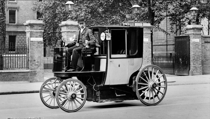 كيف تبدو قيادة سيارة كهربائية في عام 1908؟ تعرف على قصة هذه السيارة