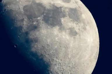 كشف العلماء وجود آثرا للمياه على السطح القمر، فكيف وصل إلى هناك؟ ما أدلة وجود الماء على سطح القمر وكيف كشف العلماء وجوده هناك؟