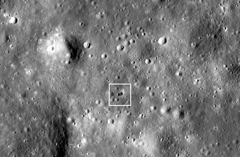 ناسا تؤكد أن فوهتين على سطح القمر نشأتا بسبب اصطدام صاروخ فضائي