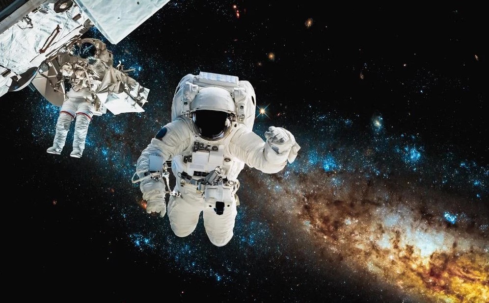 ما فائدة استكشاف الفضاء؟ وهل يستحق ذلك فعلًا؟