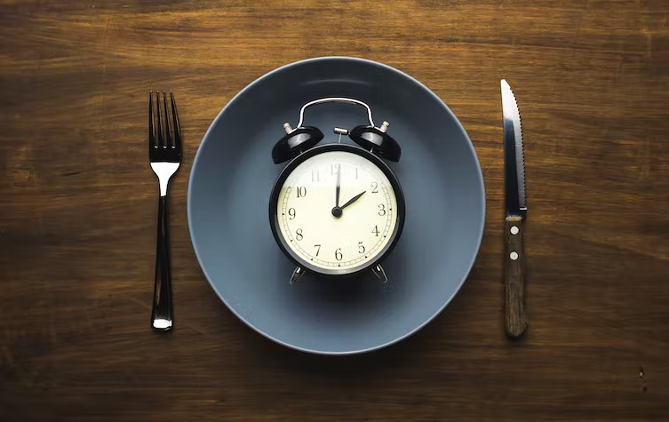 فقدان الوزن: ما هو الوقت الأنسب لتناول أكبر وجبة خلال اليوم؟