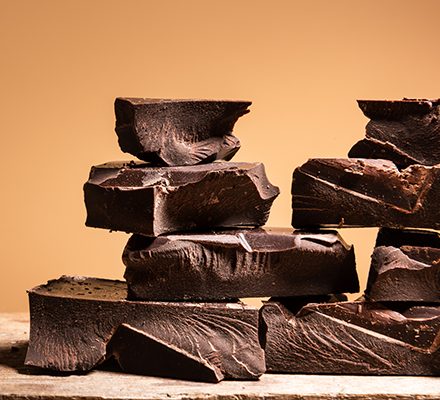 ما الفوائد الصحية للشوكولا الداكنة؟