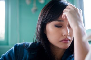 تصل نسبة النساء اللاتي يشعرن بأعراض PMS حتى 75%، وتتنوع شدة الأعراض، وقد تشمل أعراضًا جسدية وانفعالية. الحزن في الدورة الشهرية