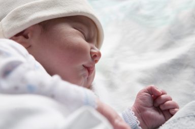 هل الوقاية ممكنة من متلازمة موت الرضع المفاجئ ؟ ما مخاطر حدوث متلازمة موت الرضع المفاجئ؟ لماذا يُعَدّ النوم على البطن خطير جدًا؟
