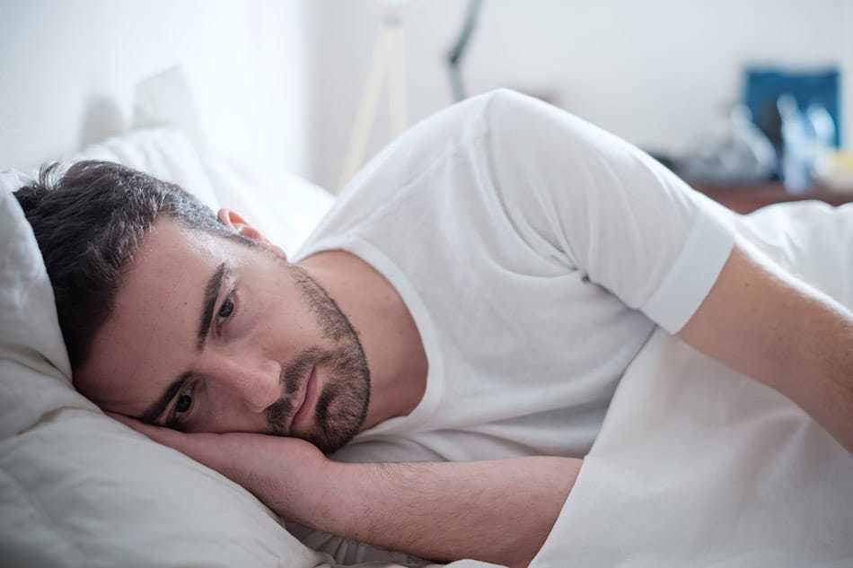 هل تركل وتصرخ أثناء النوم؟ ما هي عوامل الخطر لاضطرابات النوم العنيفة؟