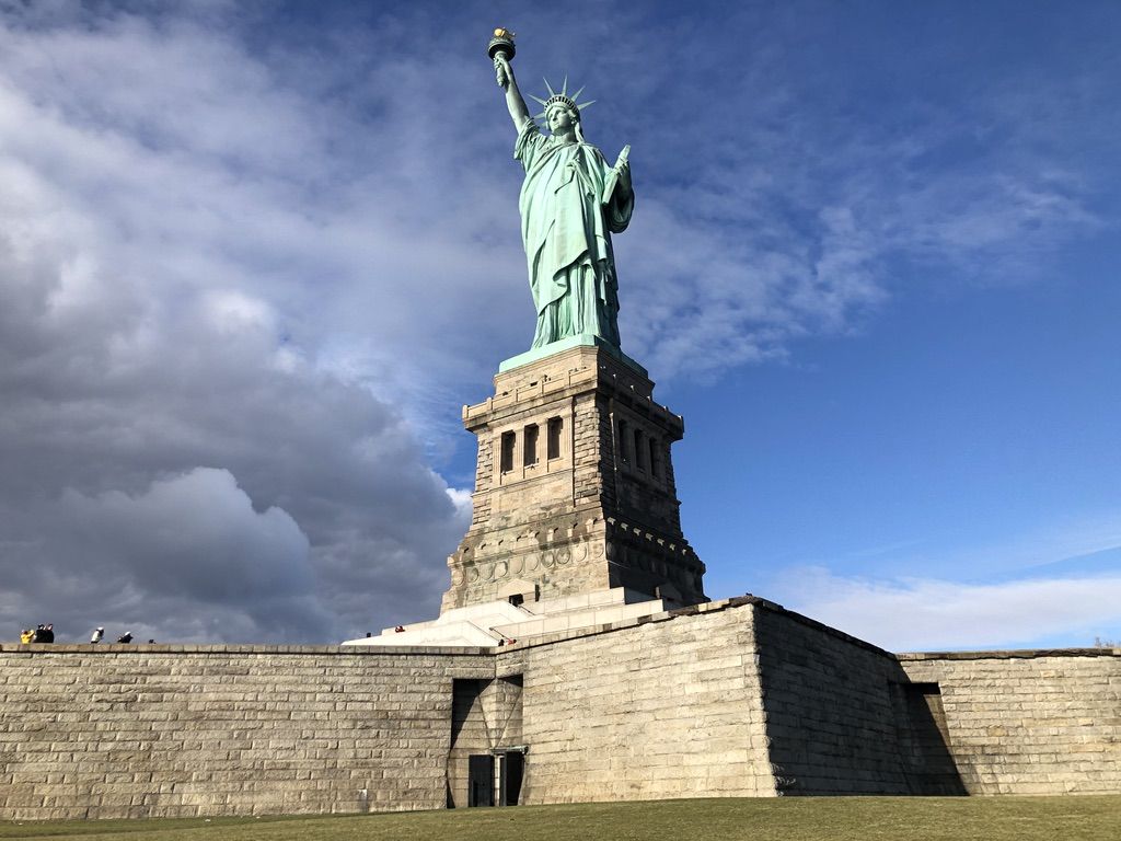 تمثال الحرية: حقائق ومعلومات - التمثال الذي قدمته فرنسا هدية للولايات المتحدة الأمريكية - من الذي صمم ثمثال الحرية؟ وما السبب من تشييده؟