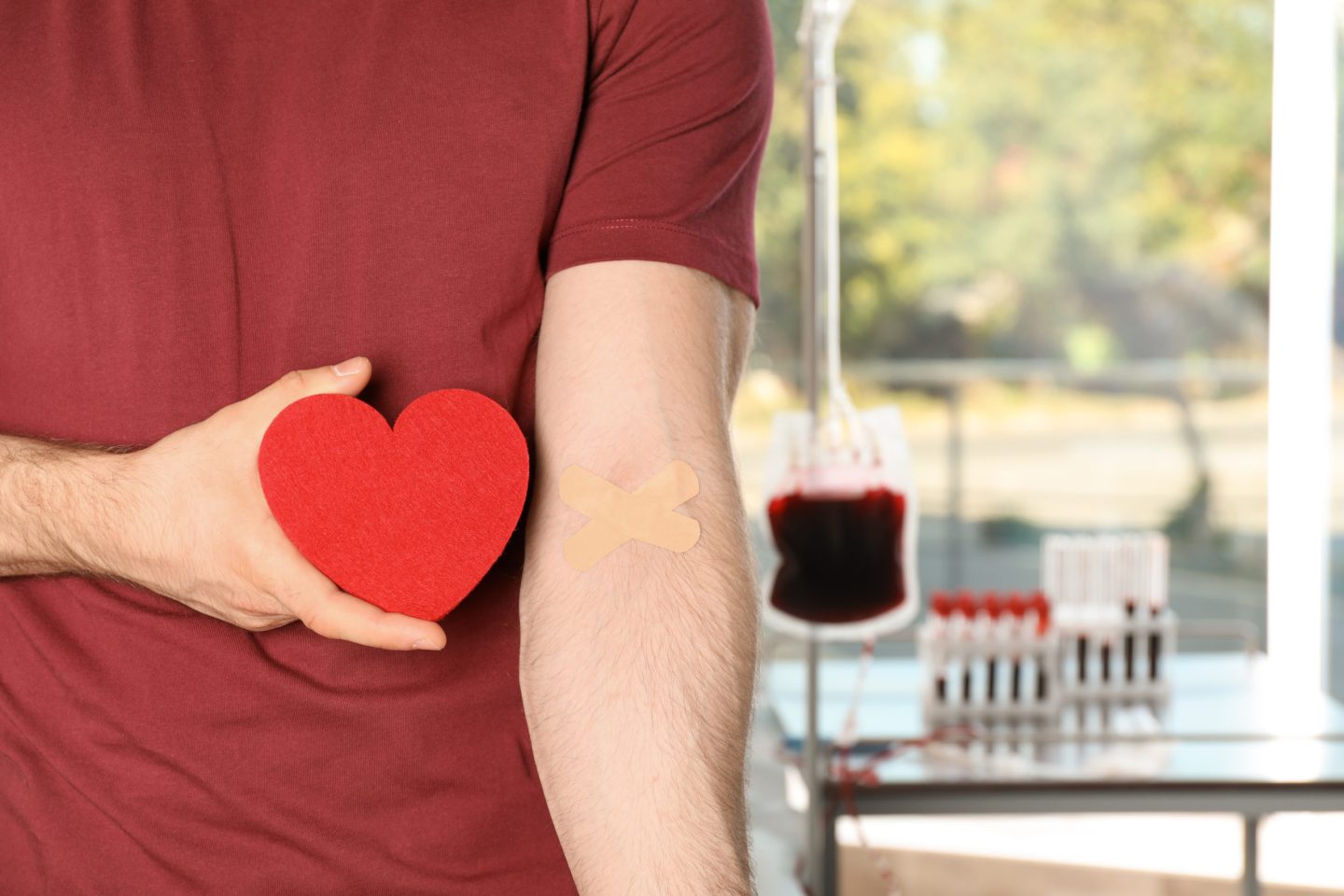 ماذا تعني فصيلة الدم O سلبي، وأن تكون متبرعًا عامًا بالدم؟