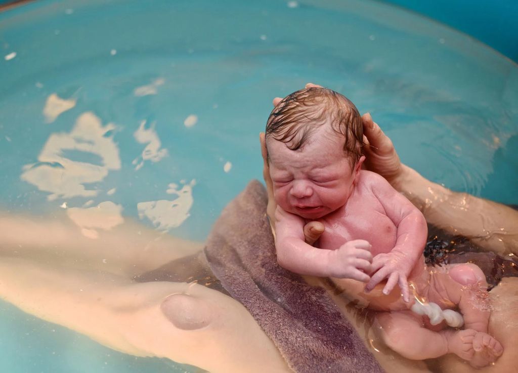 هل الولادة في الماء آمنة؟