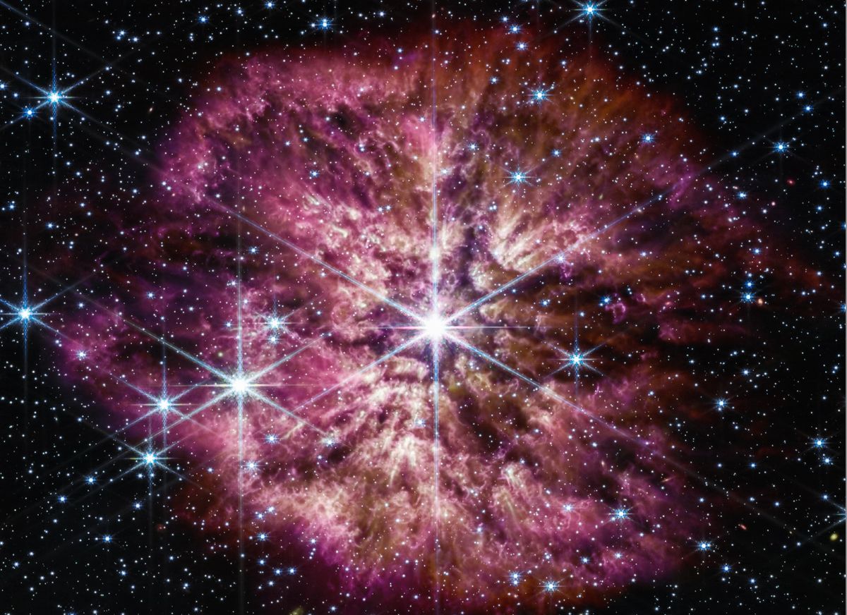 تلسكوب جيمس ويب الفضائي يكتشف مجرة قديمة قد تغيِّر فهمنا للكون بأكمله!