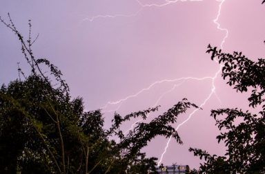 اكتشف العلماء وجود علاقة غريبة بين أشعة غاما و البرق العواصف الرعدية مراقبة أشعة غاما في العواصف الرعدية الشتوية ضربات البرق