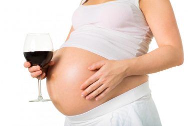 متلازمة الجنين الكحولي FAS: الأسباب والأعراض والتشخيص والعلاج أضرار شرب الكحول أثناء الحمل هل يسبب شرب الكحول عيوب خلقية للطفل