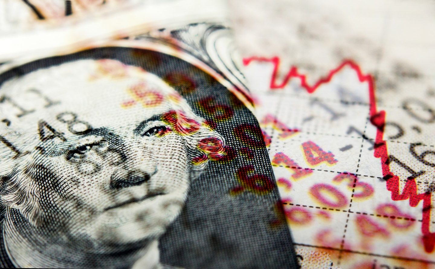 هل يمكن أن يفقد الدولار موقعه بوصفه عملة احتياط؟