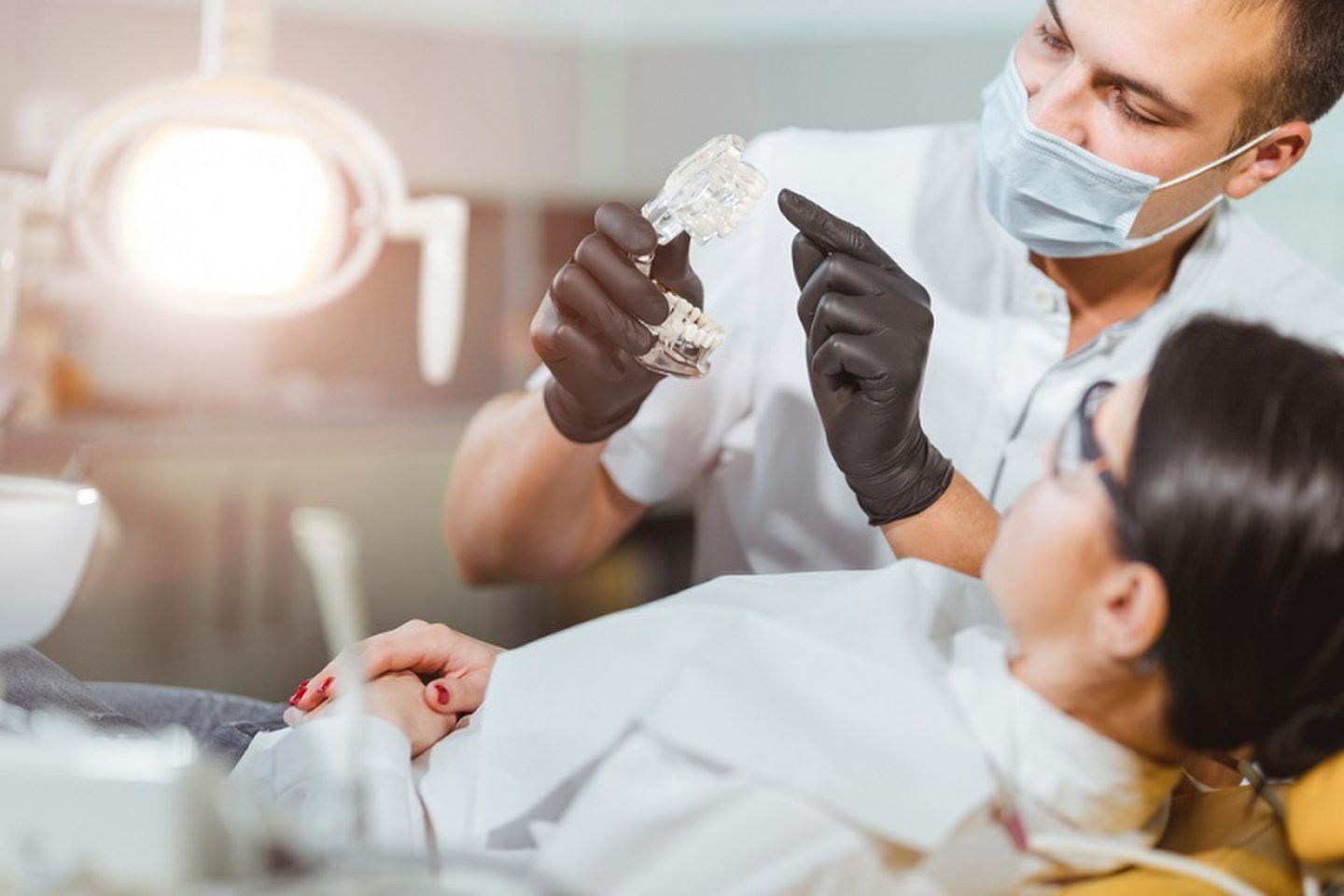 مرض رئوي غامض يصيب أطباء الأسنان