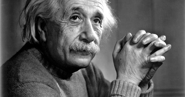 ما هي اعظم انجازات واكتشافات ألبرت أينشتاين؟
