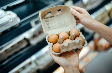 يُعد البيض واحدًا من أغنى الأطعمة في الكوكب، إذ تحوي البيضة الكاملة جميع المغذيات التي يحتاج إليها الجسم. تعرف على فوائد  تناول البيض