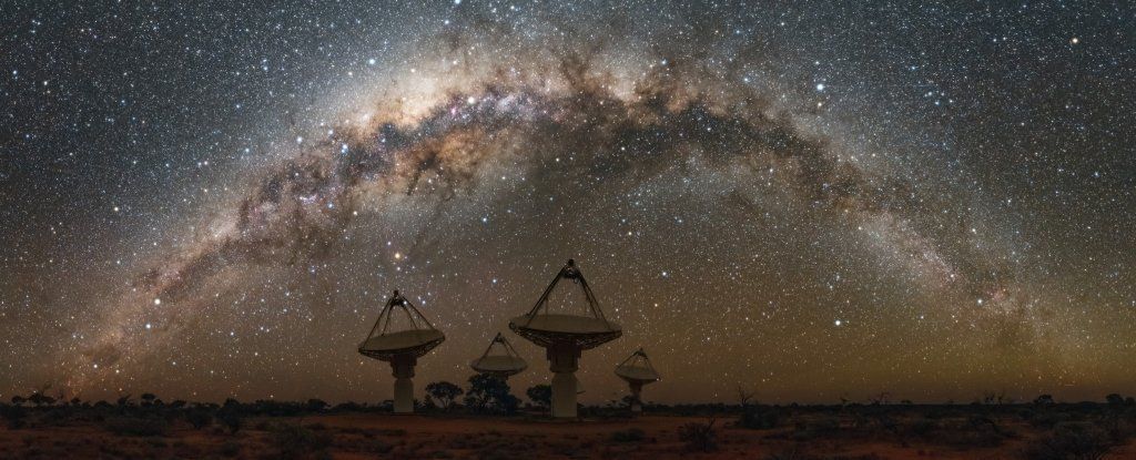 مرصد أسترالي متطوّر يرصد سلسلة من التدفقات لإشارات راديو غامضة في الفضاء خلال عام واحد فقط