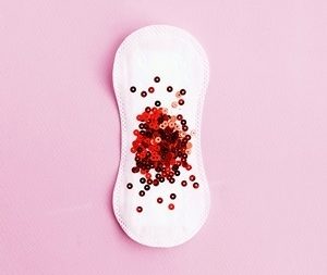 هل يؤثر نقص الحديد في الدورة الشهرية ؟ - خسارة الدماء التي تحوي الحَديد خلال الدّورة الشهرية - حيض المرأة - النزف الحيضي القوي