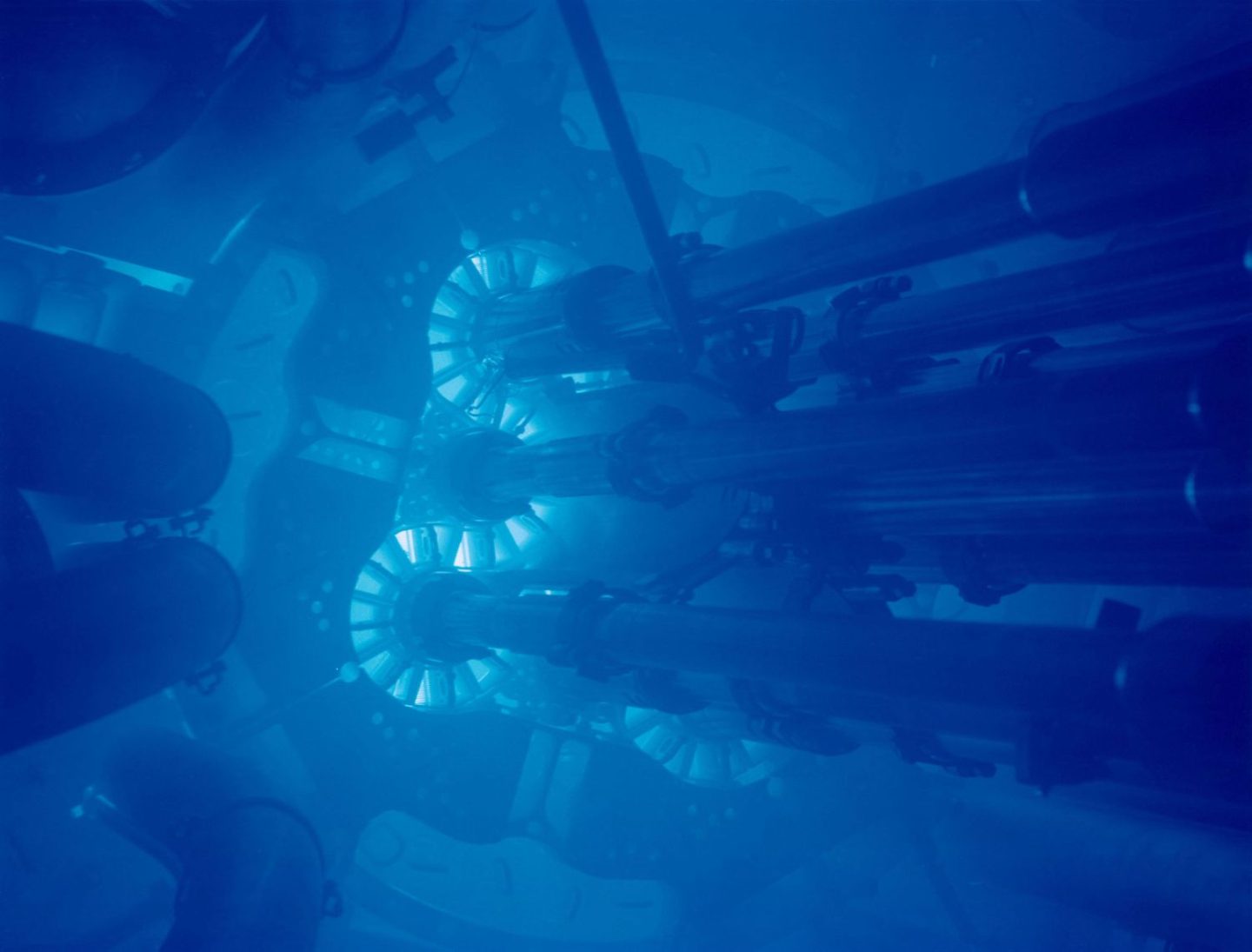 رصد إشعاع تشيرنكوف لأول مرة في تجربة اندماج نووي