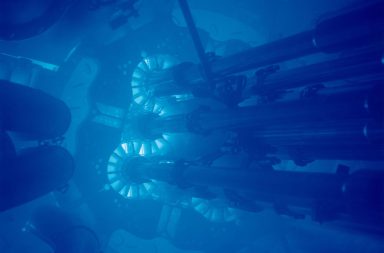 تُشاهد ظاهرة إشعاع تشيرنكوف عادةً بكثرة في محطات الطاقة النووية؛ حيث تُنتج ضوءًا جميلًا باللون الأزرق البنفسجي. تجربة الاندماج النووي