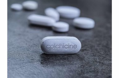 دواء كولشيسين: الاستخدامات والجرعات والتأثيرات الجانبية والتحذيرات - دواء يستخدم لعلاج هجمات النقرس أو الحد منها وتقليل التورم - دواء الكولشيسين