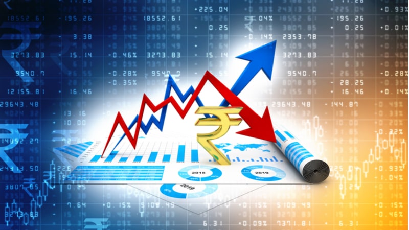 كيف تؤثر تقلبات سعر الصرف في الاقتصاد؟