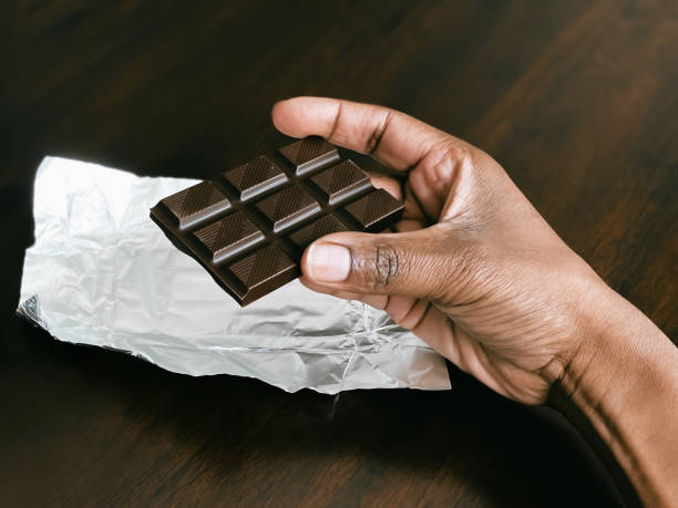 هل تساعد الشوكولا الداكنة على خفض ضغط الدم؟