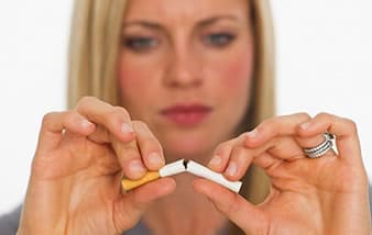 دراسة تشير إلى أن التدخين يجعل النساء أكثر عرضة لنزف الدماغ
