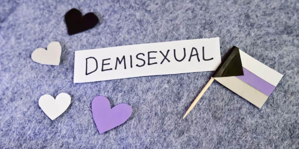 ما هي نصف اللا جنسية - الأشخاص الذين لا يشعرون بانجذاب جنسي نحو أي أحد إلا بعد تطوير علاقة عاطفية قوية - العاطفة والجنس - الرغبة الجنسية تجاه الشريك