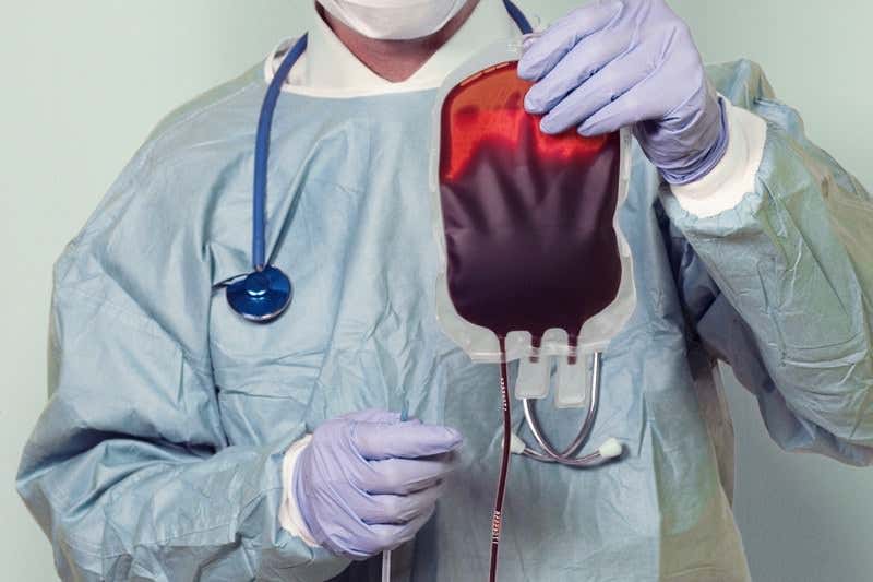 إنتاج دم اصطناعي يمكن نقله لكل فصائل الدم الأخرى