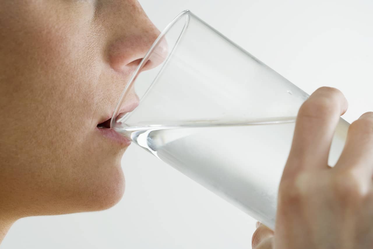مغالطة: الإنسان يحتاج إلى شرب 8 اكواب من الماء يوميًا