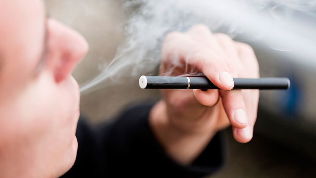 هل يمكن للسجائر الإلكترونية أن تساعد المدخنين على الإقلاع عن التدخين؟