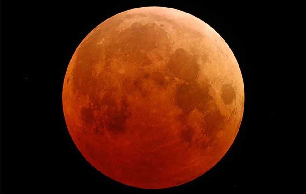 القمر الأزرق أول خسوف كامل خلال 150 سنة قادم هذا الشهر فكيف نشاهده أنا أصدق العلم