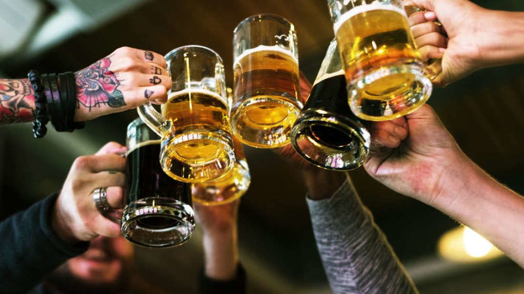 هل يقصر استهلاك الكحول العمر؟
