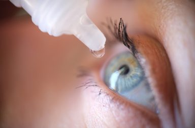 ذُكر أن 8 أشخاص فقدوا بصرهم، إضافةً إلى 4 حالات تطلبت إحداهم تدخلًا جراحيًا لاستئصال العين فضلًا عن وفيات بسبب بكتريا الزائفة الزنجارية
