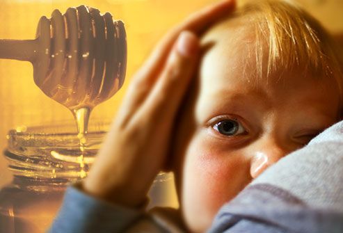 كيف تحمين طفلك من التسمم السجقي ؟ لهذا السبب ينصح بعدم اطعام العسل للاطفال