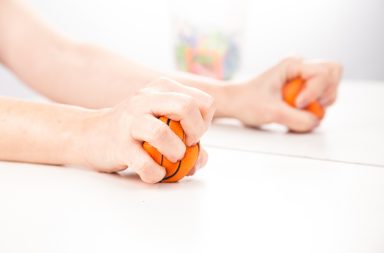 تسبب بعض السكتات الدماغية شللًا في أجزاء من الجسم. طور العلماء علاجًا تجريبيًا يعمل على تنبيه النخاع الشوكي لعلاج شلل ما بعد السكتة الدماغية