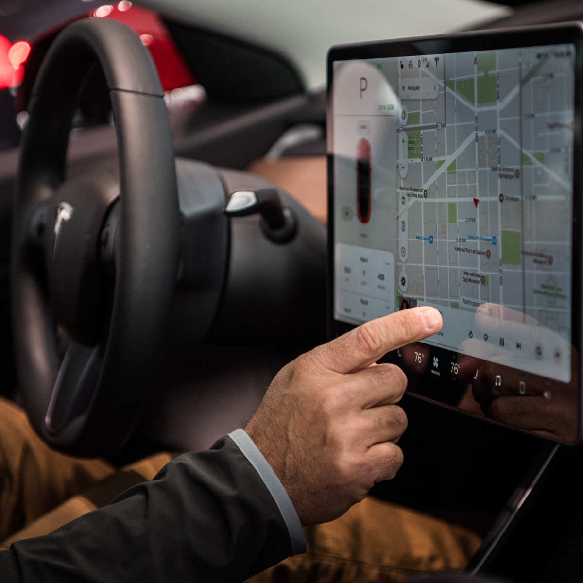 شركة تسلا قررت توقيف خاصية الألعاب الإلكترونية في السيارة في أثناء القيادة