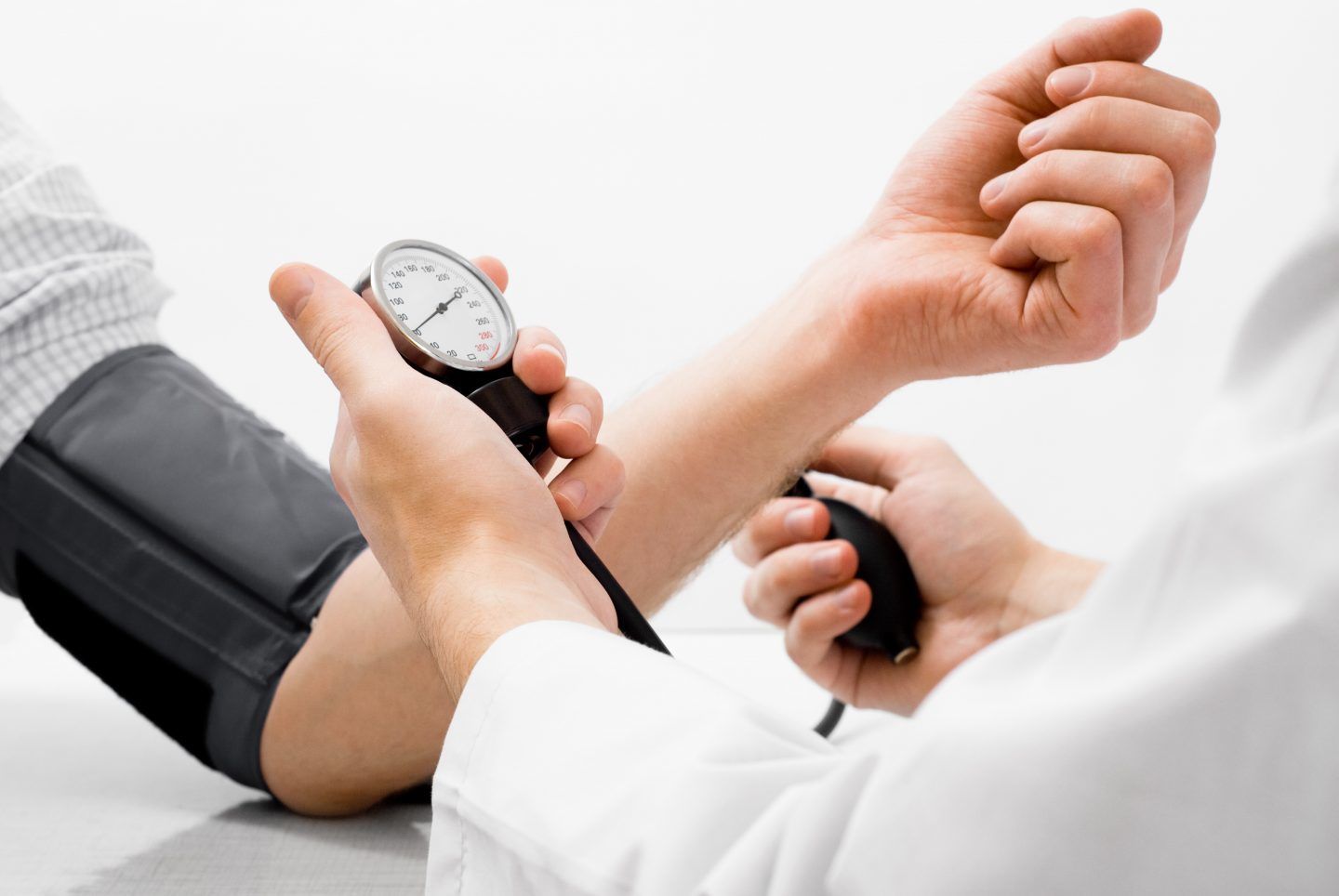 ما هي اعراض ارتفاع ضغط الدم المزمن ، كيف تعرف انك مصاب بهذا المرض ؟