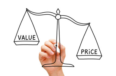القيمة النسبية - ما هي الطريقة الأكثر شيوعًا لحساب القيمة النسبية للأسهم - ما هي نسبة السعر إلى الأرباح - عيوب التقييم النسبي