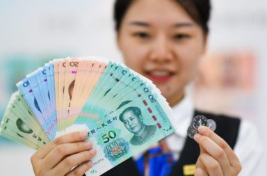 الآثار العالمية لتخفيض الصين قيمة اليوان عام 2015 - لماذا قام بنك الشعب الصين بتخفيض قيمة اليوان الصيني ثلاث مرات متتالية