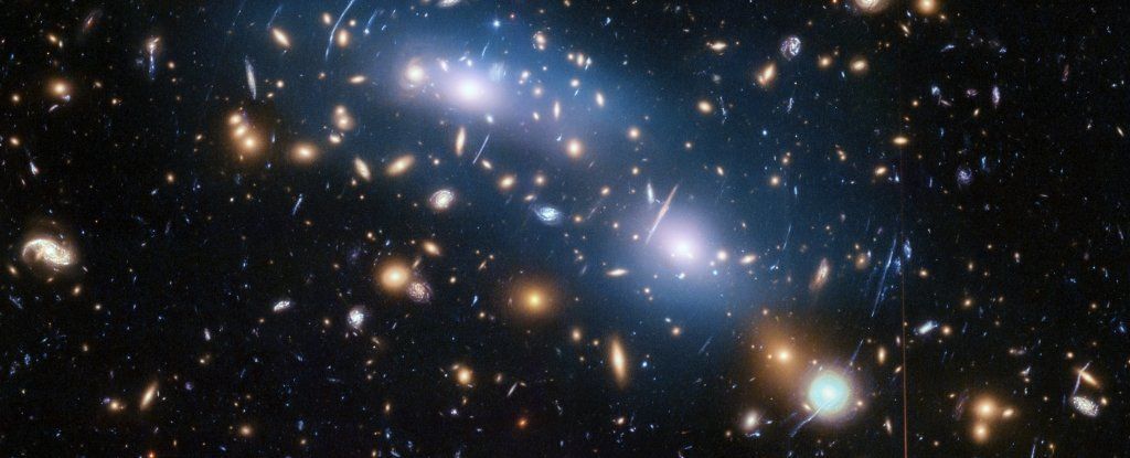 علماء الفلك يقولون إنّهم يستطيعون «رؤية» المادّة المُظلمة في ضوء النجوم بين العناقيد المَجَرّية