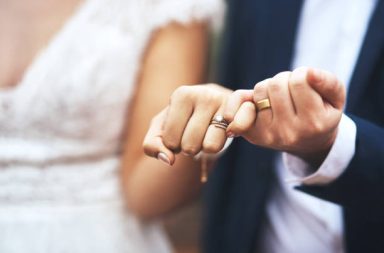 هل يمكن تفسير الزواج الأحادي باستخدام علم الببولوجيا المبسط؟ أو أنه قد يكون أعقد مما نتصور؟ ما الأساس الكيميائي الحيوي للزواج الأحادي؟